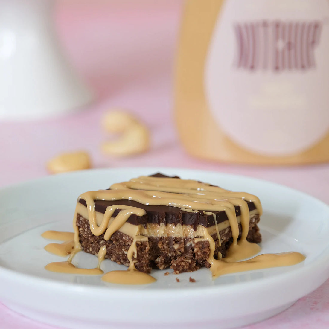 CHOCOLATE SQUARES WITH CASHEW CREAM